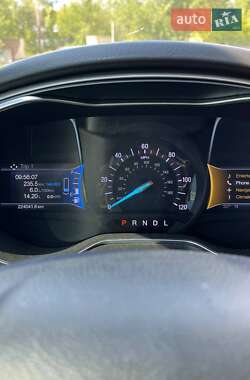 Седан Ford Fusion 2013 в 