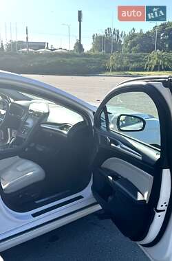 Седан Ford Fusion 2015 в 