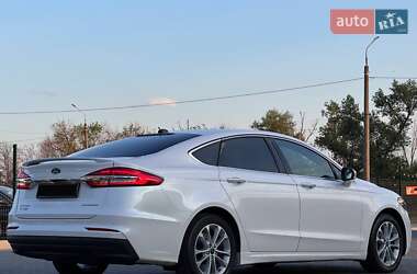 Седан Ford Fusion 2019 в 