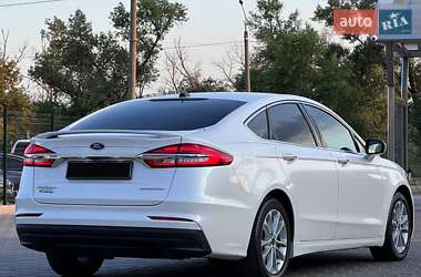 Седан Ford Fusion 2019 в 