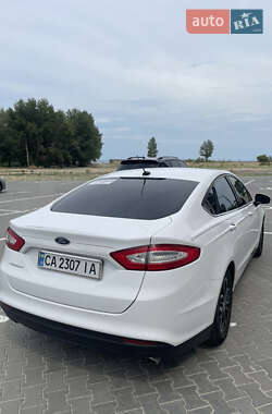 Седан Ford Fusion 2013 в 