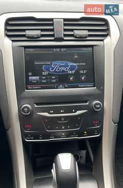 Седан Ford Fusion 2015 в 