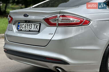 Седан Ford Fusion 2013 в 
