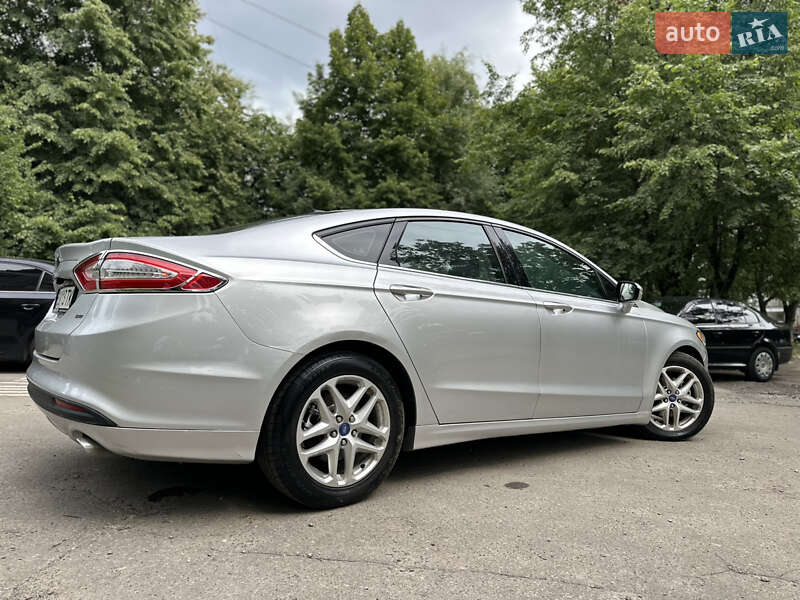 Седан Ford Fusion 2013 в Львове