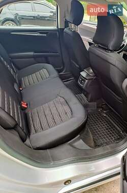 Седан Ford Fusion 2015 в 
