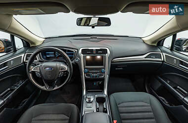 Седан Ford Fusion 2017 в 