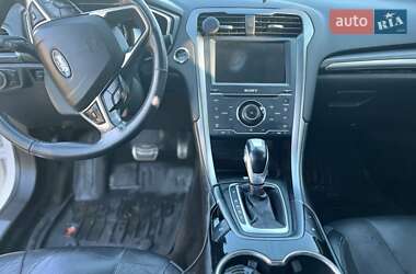 Седан Ford Fusion 2013 в 