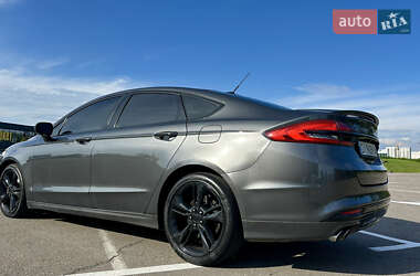 Седан Ford Fusion 2016 в 