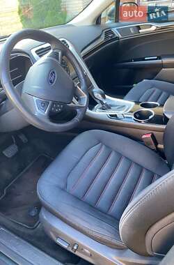 Седан Ford Fusion 2015 в 