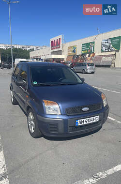 Хэтчбек Ford Fusion 2005 в 