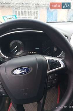 Седан Ford Fusion 2013 в 