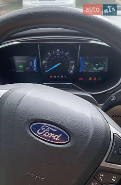 Седан Ford Fusion 2018 в 