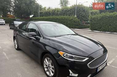 Седан Ford Fusion 2018 в 