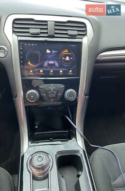 Седан Ford Fusion 2016 в 
