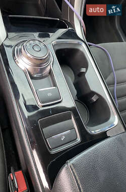 Седан Ford Fusion 2016 в 