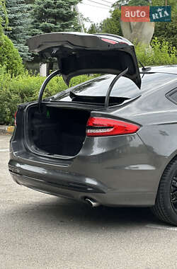 Седан Ford Fusion 2016 в 