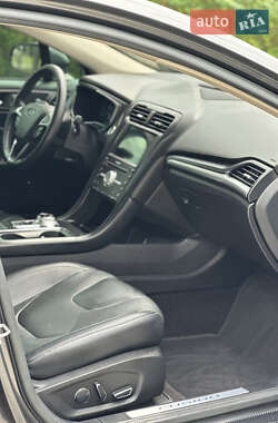Седан Ford Fusion 2016 в 