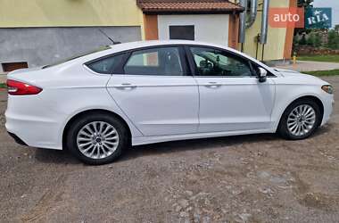 Седан Ford Fusion 2019 в 
