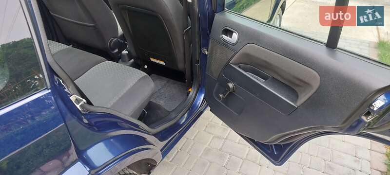 Хэтчбек Ford Fusion 2004 в Киеве