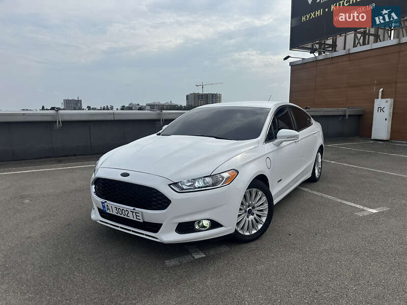 Седан Ford Fusion 2014 в 
