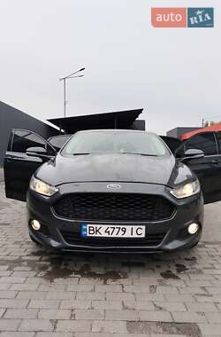 Седан Ford Fusion 2014 в 