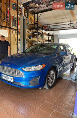 Седан Ford Fusion 2019 в 