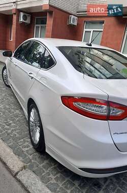 Седан Ford Fusion 2015 в 