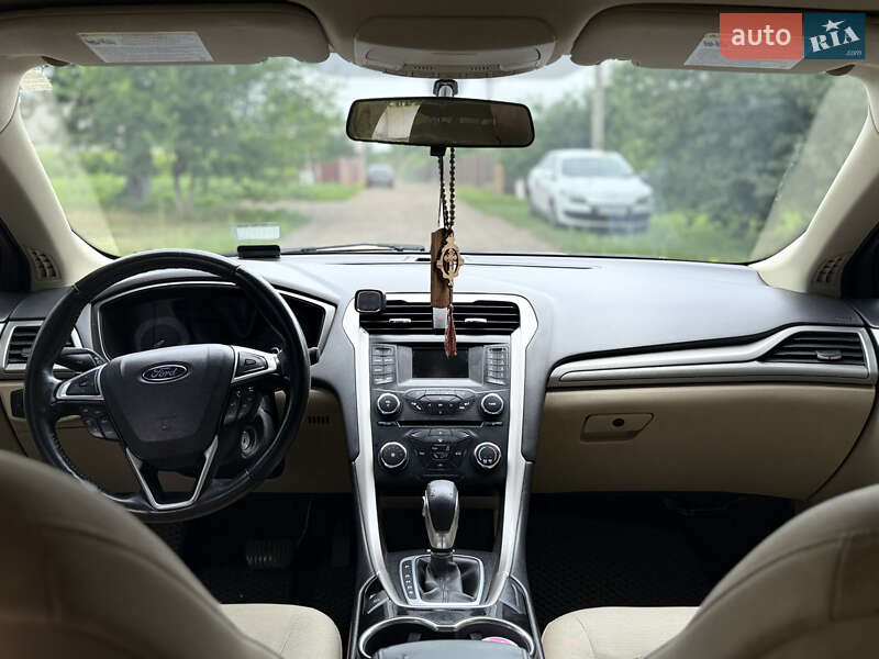 Седан Ford Fusion 2014 в Березане