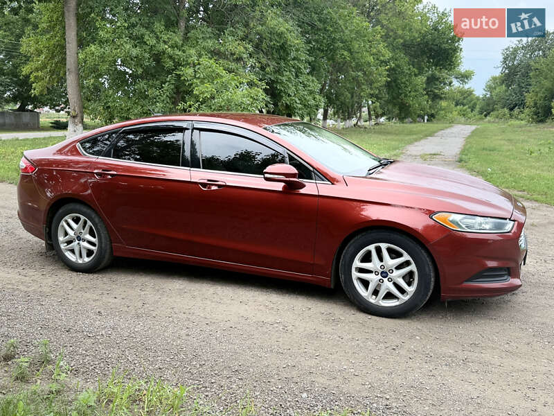 Седан Ford Fusion 2014 в Березане