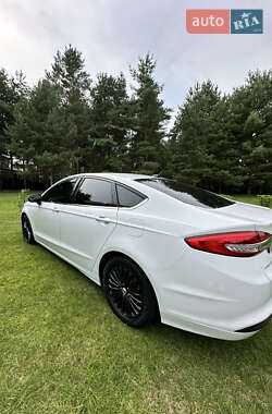 Седан Ford Fusion 2016 в 