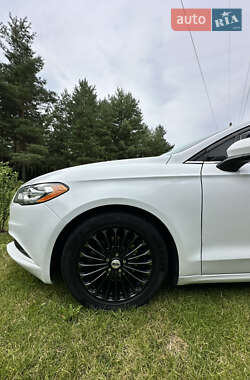 Седан Ford Fusion 2016 в 