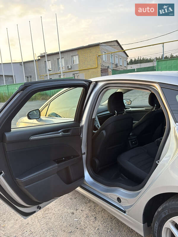 Седан Ford Fusion 2014 в Бучі