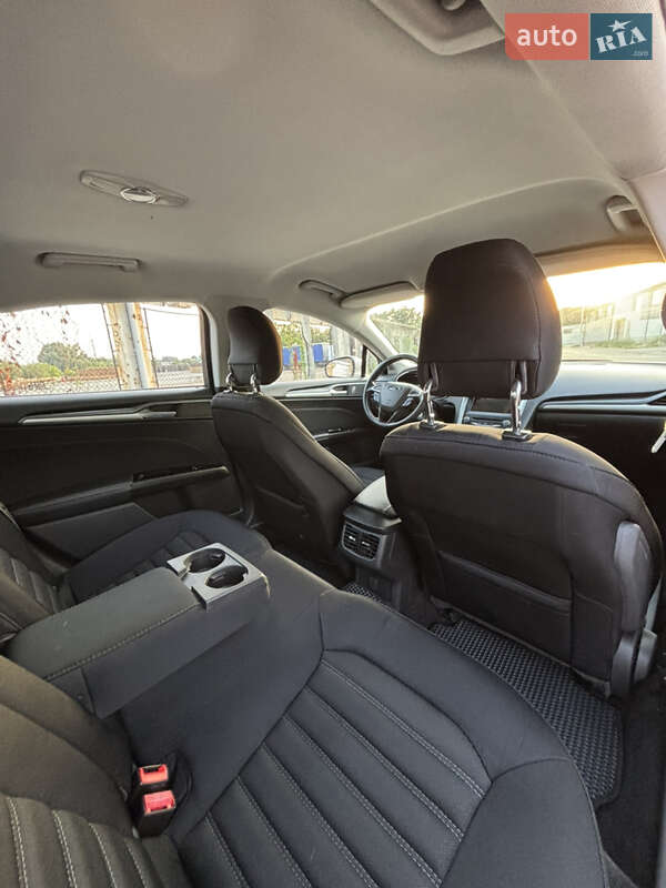 Седан Ford Fusion 2014 в Бучі