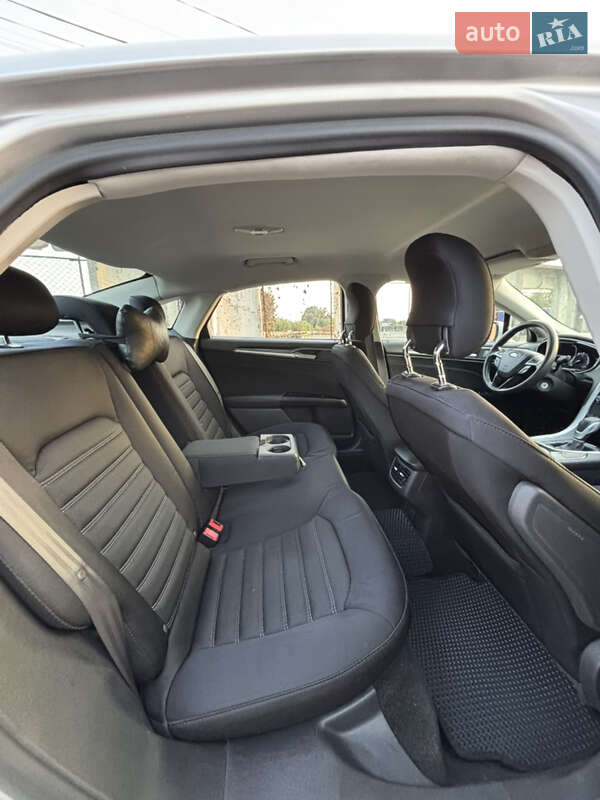 Седан Ford Fusion 2014 в Бучі