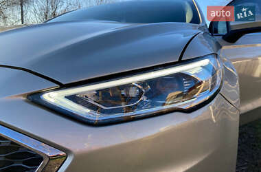 Седан Ford Fusion 2017 в 