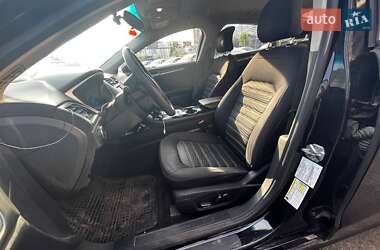 Седан Ford Fusion 2016 в 
