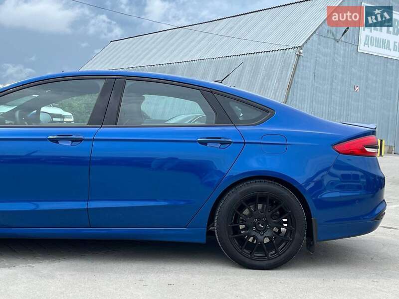 Седан Ford Fusion 2017 в Львові