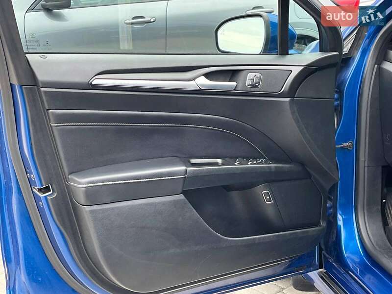 Седан Ford Fusion 2017 в Львові