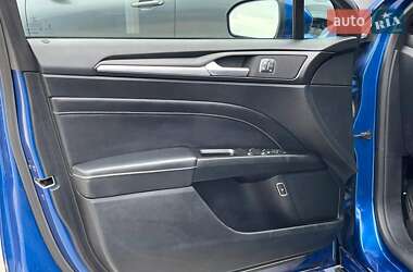 Седан Ford Fusion 2017 в 