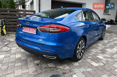 Седан Ford Fusion 2019 в 
