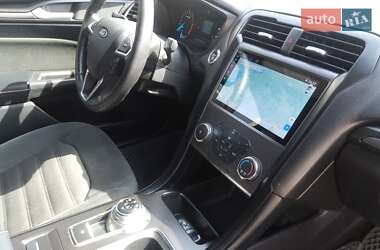 Седан Ford Fusion 2018 в 
