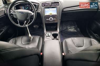 Седан Ford Fusion 2017 в 