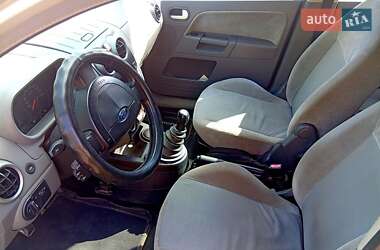 Хэтчбек Ford Fusion 2003 в 