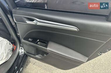 Седан Ford Fusion 2013 в 