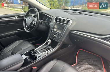 Седан Ford Fusion 2013 в 