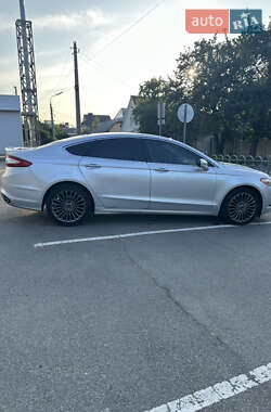 Седан Ford Fusion 2016 в 