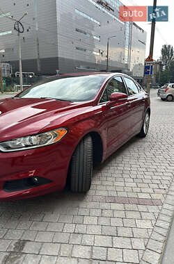 Седан Ford Fusion 2015 в 