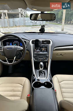 Седан Ford Fusion 2015 в 