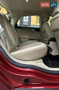 Седан Ford Fusion 2015 в 
