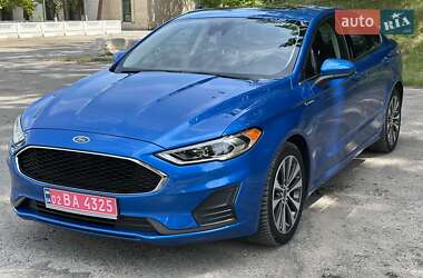 Седан Ford Fusion 2019 в 